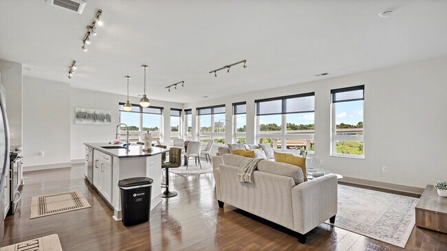 Foto del edificio - 1585 Anderson Rd