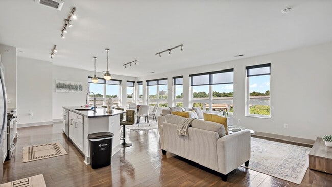 Foto del edificio - 7370 Montcalm Dr