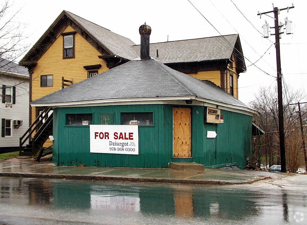 Primary Photo - 657 Main St