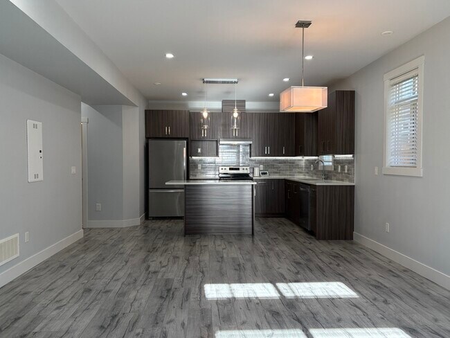 Photo du bâtiment - 1015 Stockwell Ave