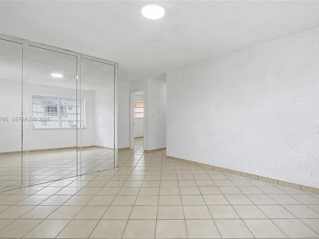 Building Photo - 836 W 37th St