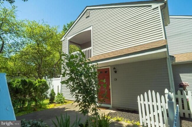Building Photo - 1659B Trellis Cir