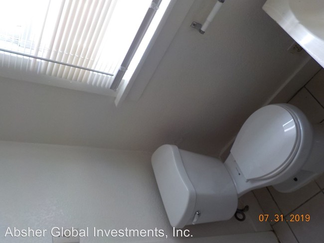 Building Photo - 2 br, 1 bath Apartment - 1220 G STREET