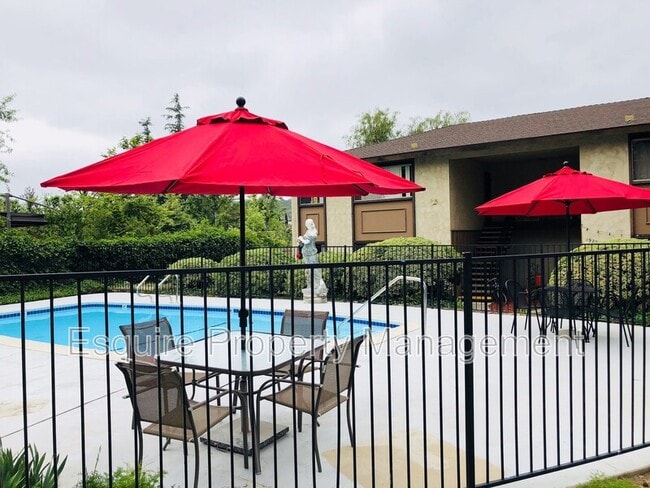 Building Photo - 1940 Los Feliz Dr