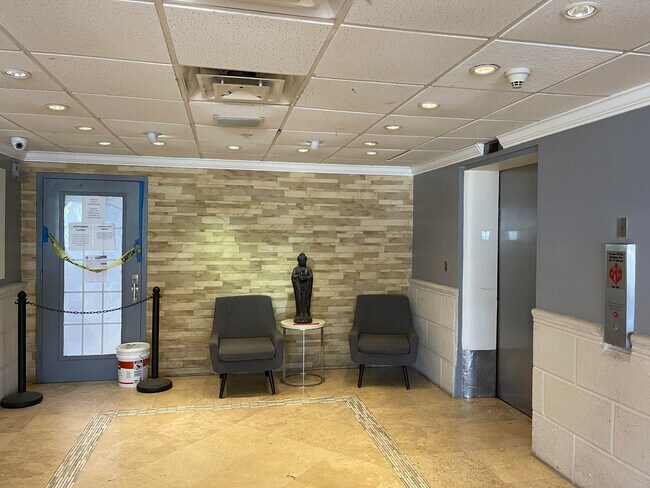 Foto del edificio - 7545 E Treasure Dr