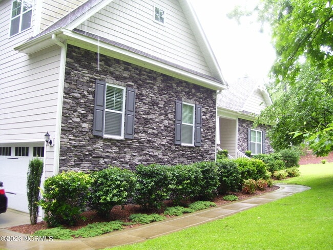 Building Photo - 115 Ramble Ridge