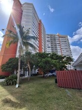 Building Photo - 1351 NE Miami Gardens Dr
