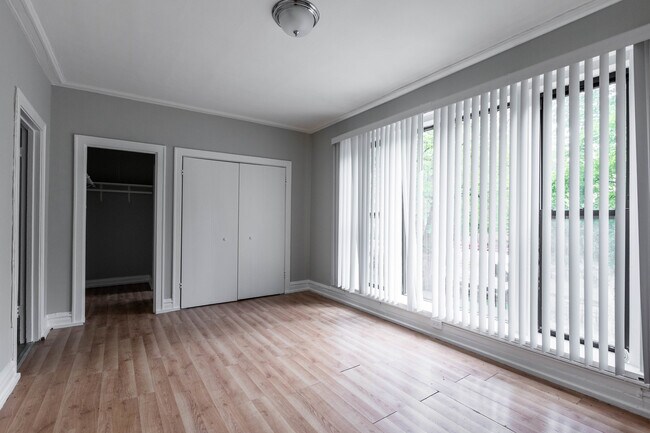 Foto del edificio - 5451 S Cornell Ave