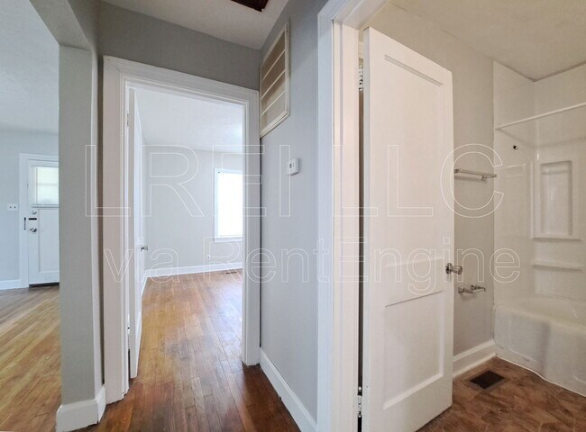 Building Photo - 401 N 42nd St