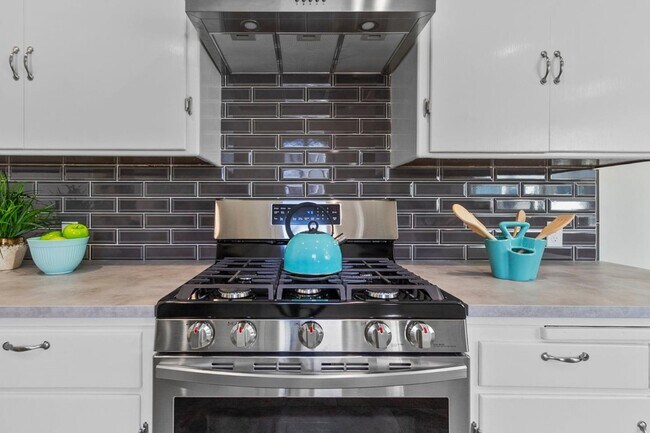 High end appliances - 1066 15th Ave