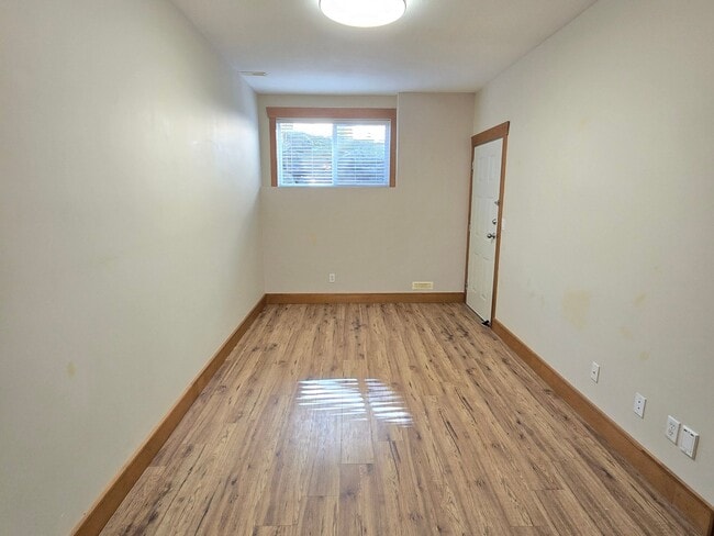 Photo du bâtiment - Spacious 2 Bedroom Basement – West Abbotsford