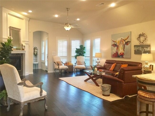 Building Photo - 915 Enchanted Wood Dr