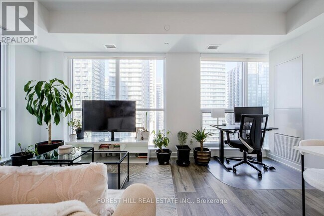 Photo du bâtiment - 327 King St W