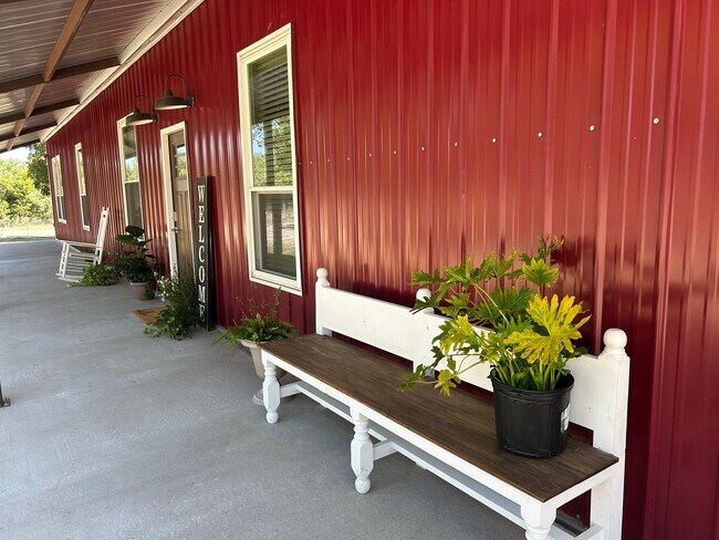 Building Photo - Country Living Meets Modern Comfort!