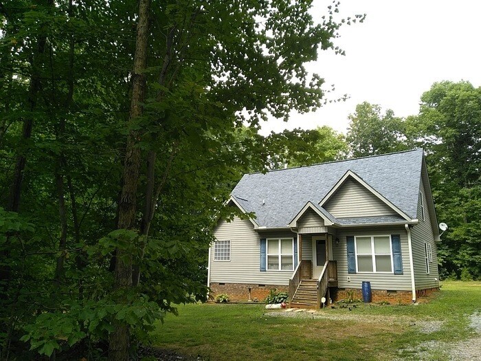 Primary Photo - Nice home for country living