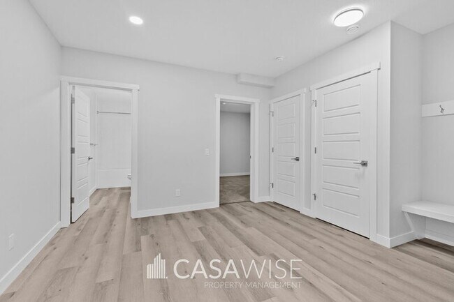 Photo du bâtiment - 8027 Cedric Mah Rd