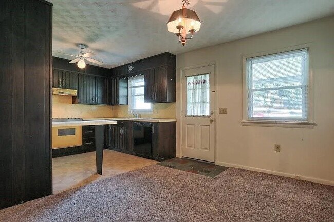 Building Photo - 451 W Main Ave