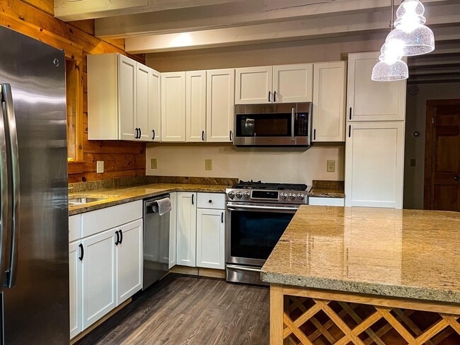 Building Photo - 364 Holiday Lake Shore Dr