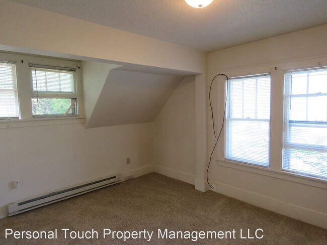 Building Photo - 820 7th St S