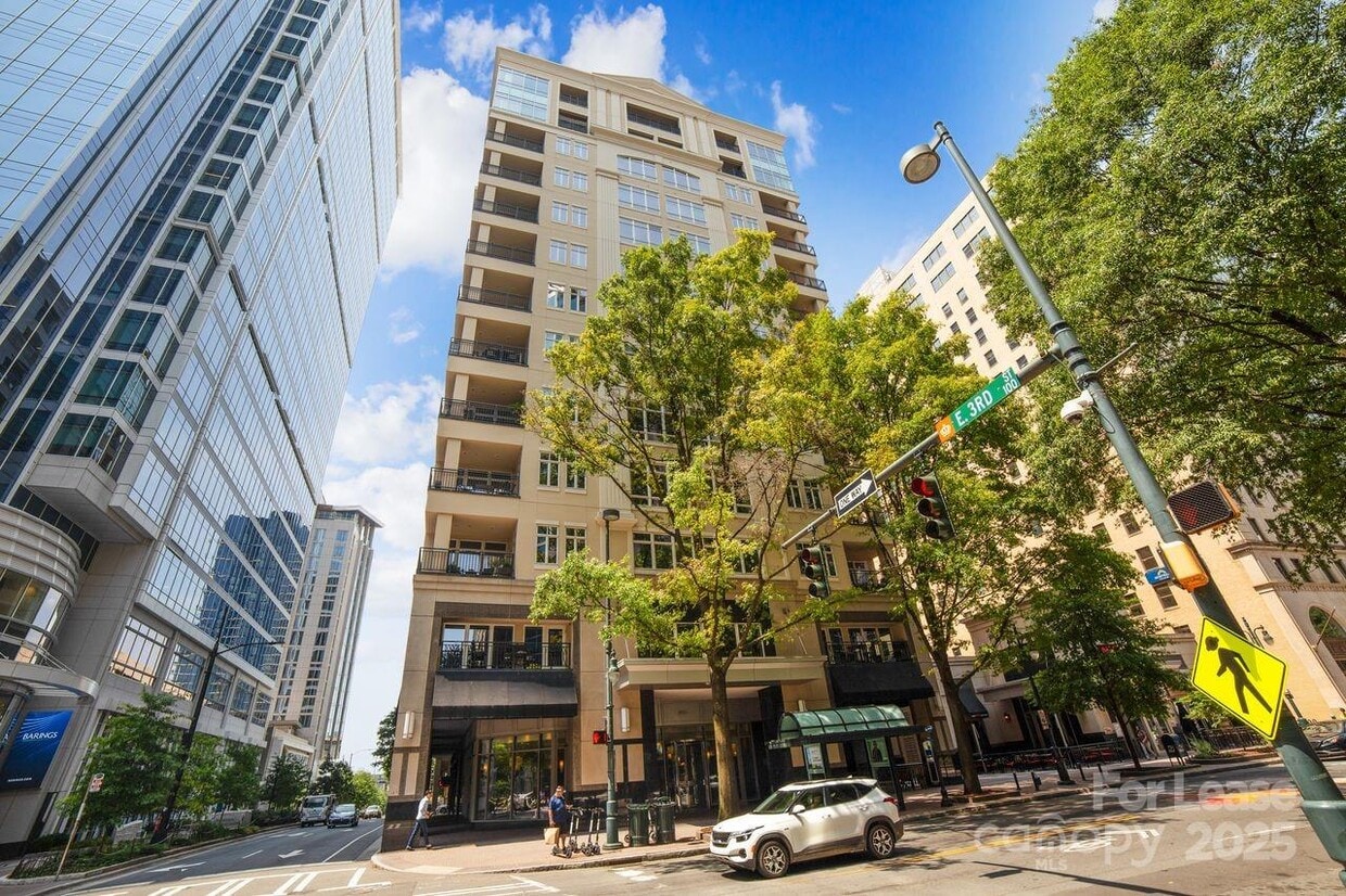 Primary Photo - 230 S Tryon St