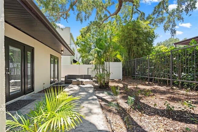 Building Photo - 3002 W De Leon St