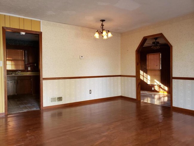 Building Photo - 8668 W. Bourne Dr