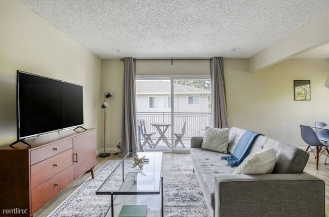 Building Photo - 2 br, 1 bath Townhome - 1219 West McKinley...