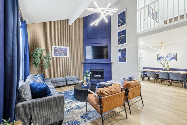 Building Photo - 2 St Charles Pl