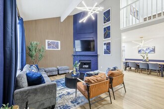 Building Photo - 2 St Charles Pl