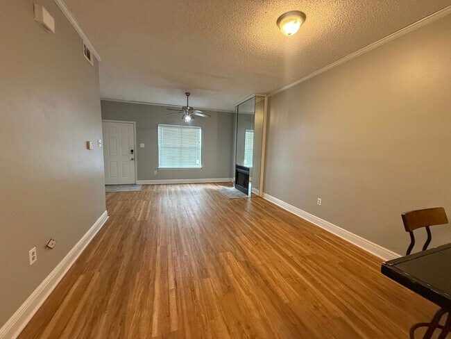 Foto del edificio - 5131 Butter Creek Ln