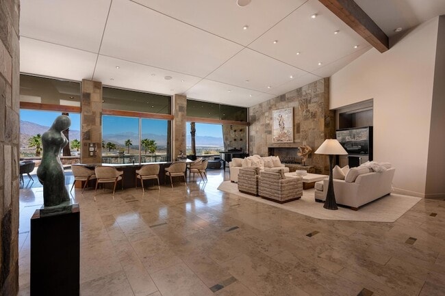 Building Photo - 9 Rockcrest
