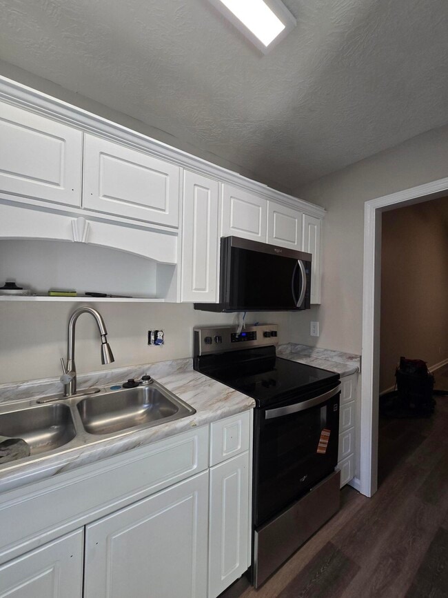 Foto del edificio - 528 Edgecliff Ln