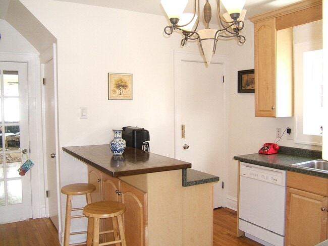 Photo - 2930 N Melvina Ave (Chicago, IL) Apartment