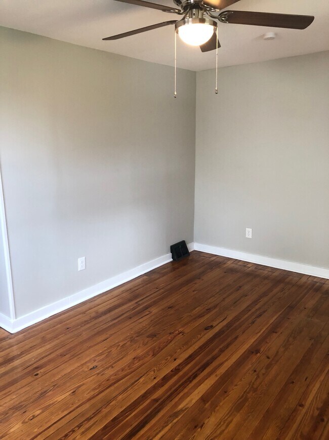 Foto del edificio - 406 Magnolia Ave