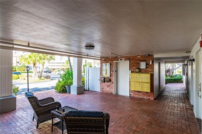 Building Photo - 455 Paradise Isle Blvd