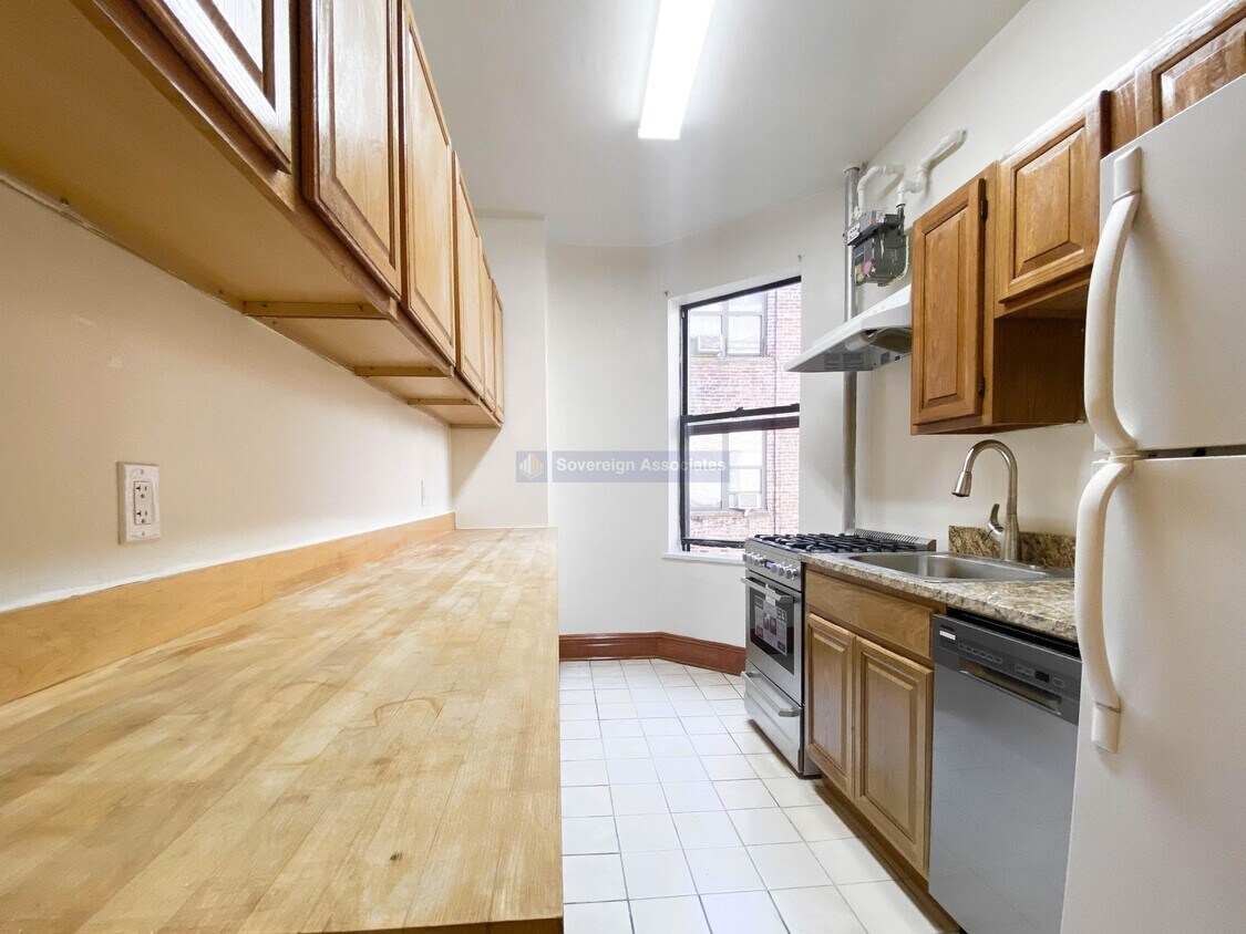 Primary Photo - 64 West 108th Street