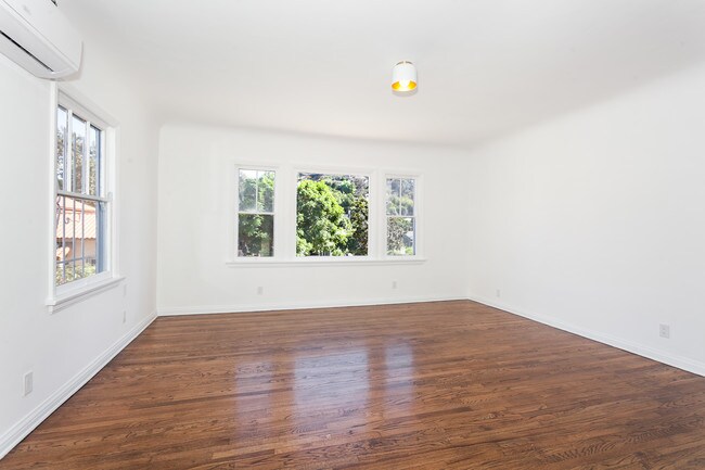 Building Photo - 1849 W Silver Lake Dr