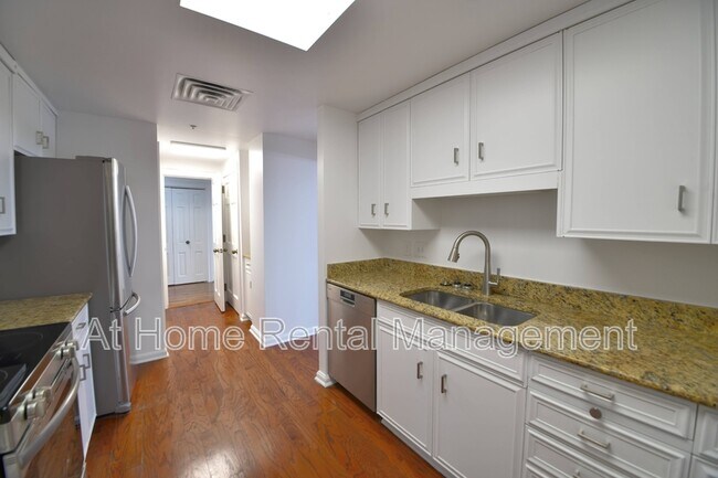 Building Photo - 2121 S Yorktown Ave