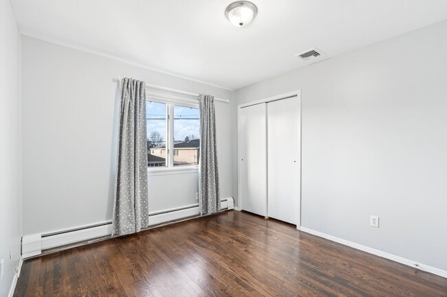 Building Photo - 15 Hillcrest Ave