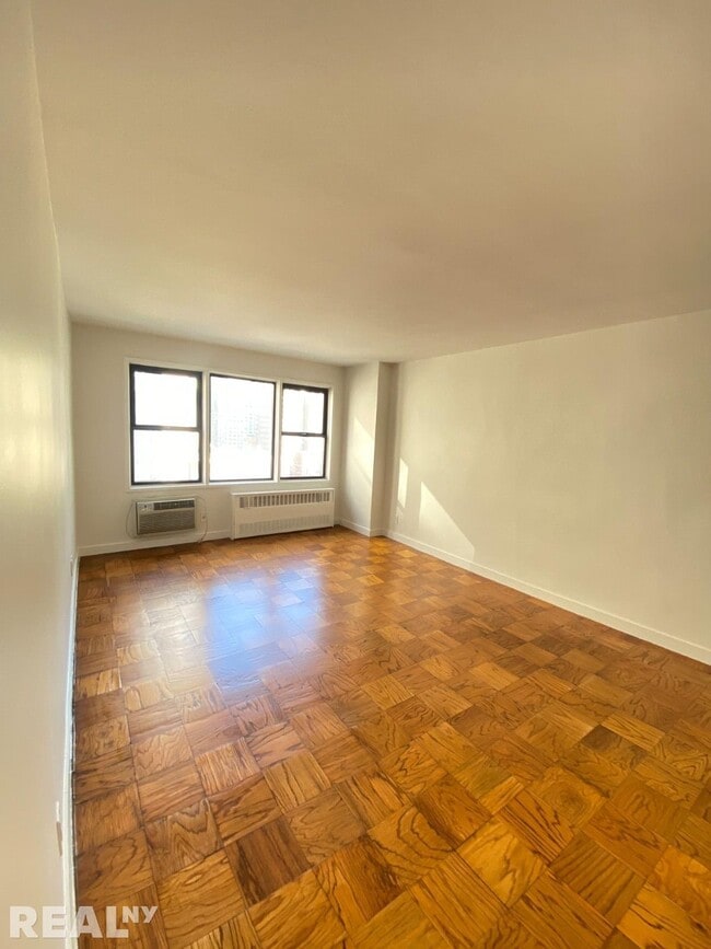 Building Photo - 236 E 36th St
