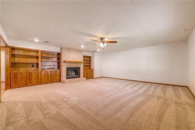 Foto del edificio - 203 Oakwood Dr