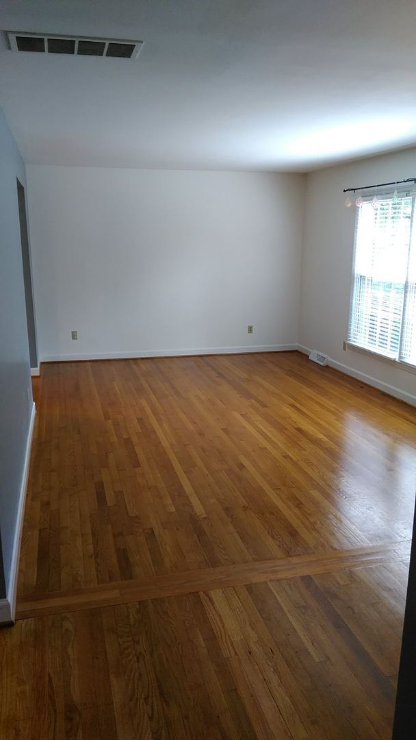 Building Photo - Beautiful All Brick Ranch Home!