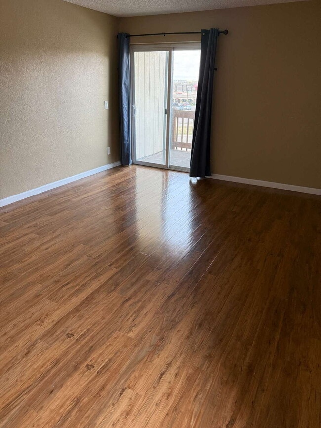 Building Photo - Newly Updated 2 Bedroom 1 Bath Condo Close to Downtown Elizabeth!