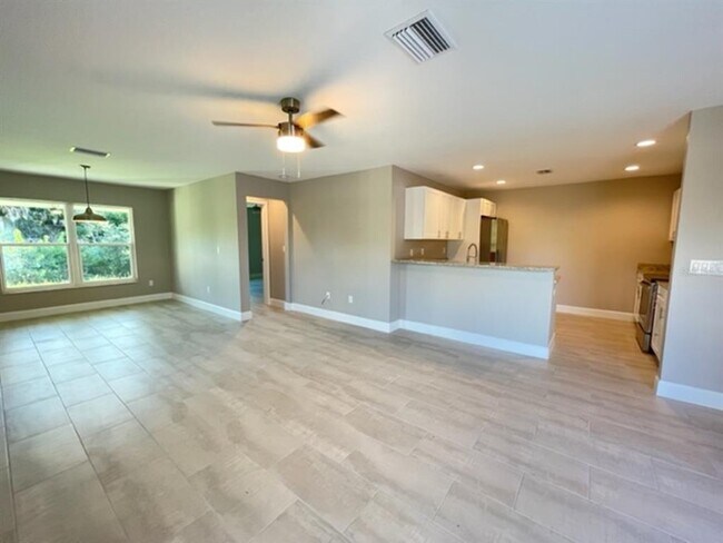 Building Photo - 12075 HENLEY Ave