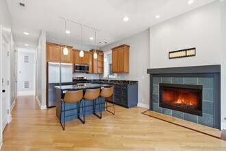 Building Photo - 2151 W Warren Blvd