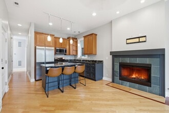 Building Photo - 2151 W Warren Blvd