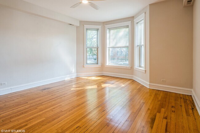 Building Photo - 4002 N Hermitage Ave