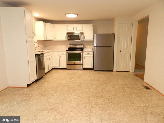 Building Photo - 10605 Holleybrooke Dr