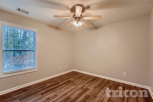 Foto del edificio - 3790 Village Main St