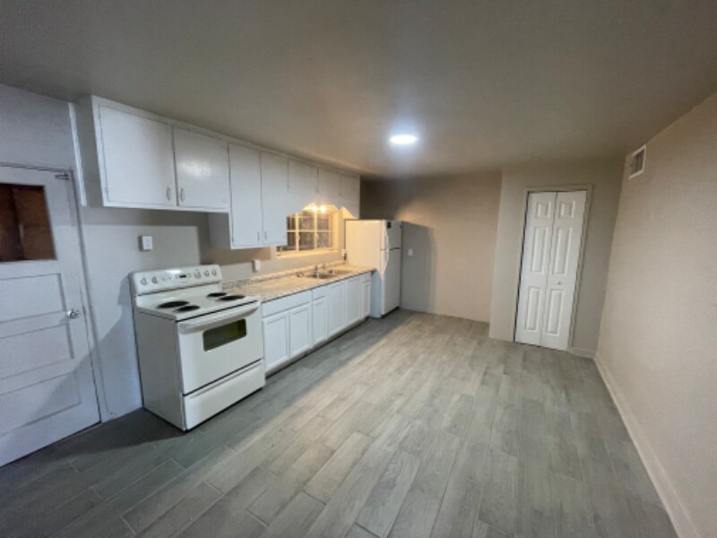 302 W Irvington Rd Unit 5, Tucson, AZ 85714 Apartment for Rent in